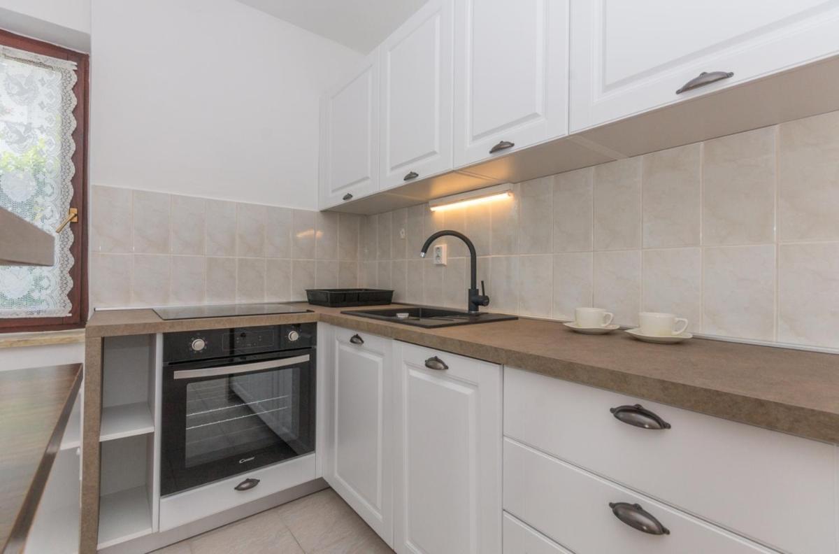 Apartment Domijan By El-Pi Tours Нивице Экстерьер фото