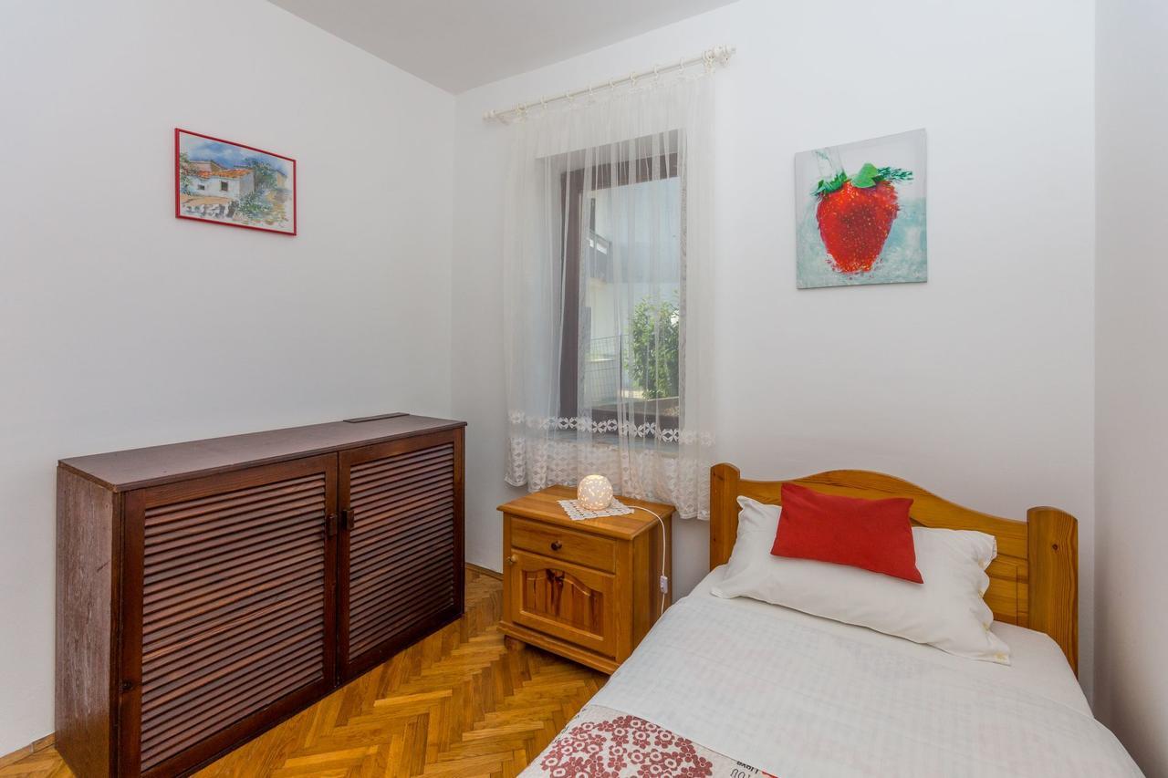 Apartment Domijan By El-Pi Tours Нивице Экстерьер фото